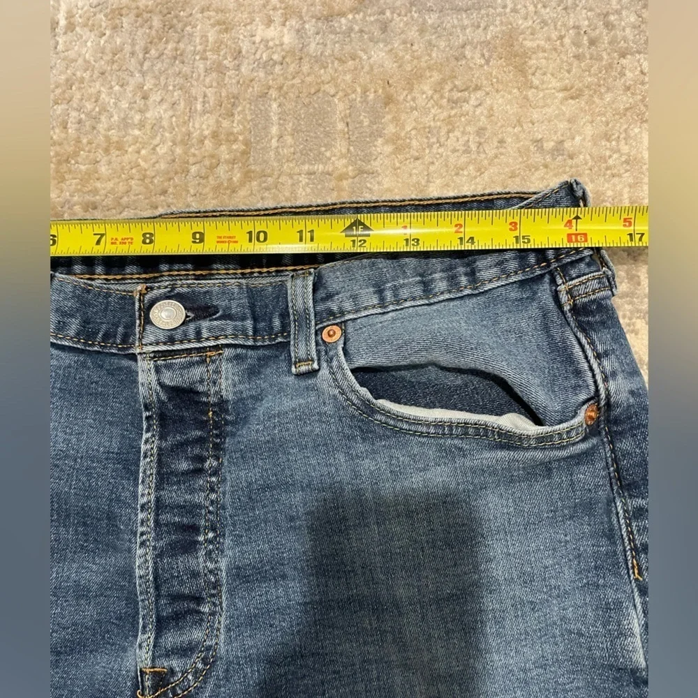Levi’s Men’s Medium Wash Button Fly Denim Jeans Size W34 L32 EUC